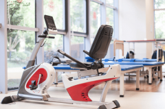 是“华山病院医养连系合做单元”“华山病院国